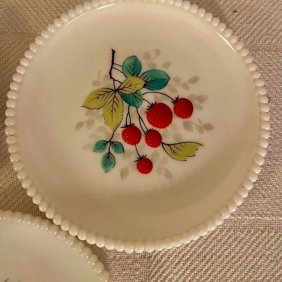 Vtg Set Of 3 WESTMORELAND Hobnail Edge Painted Milk Glass Plate Grapes & Berries - Picture 4 of 5